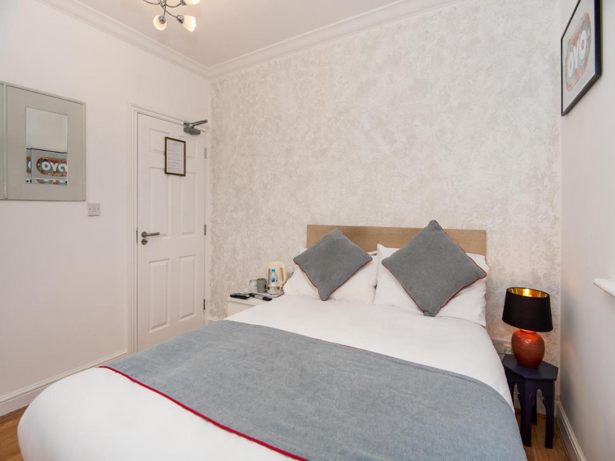 Oyo Vale Lodge Windsor Ngoại thất bức ảnh