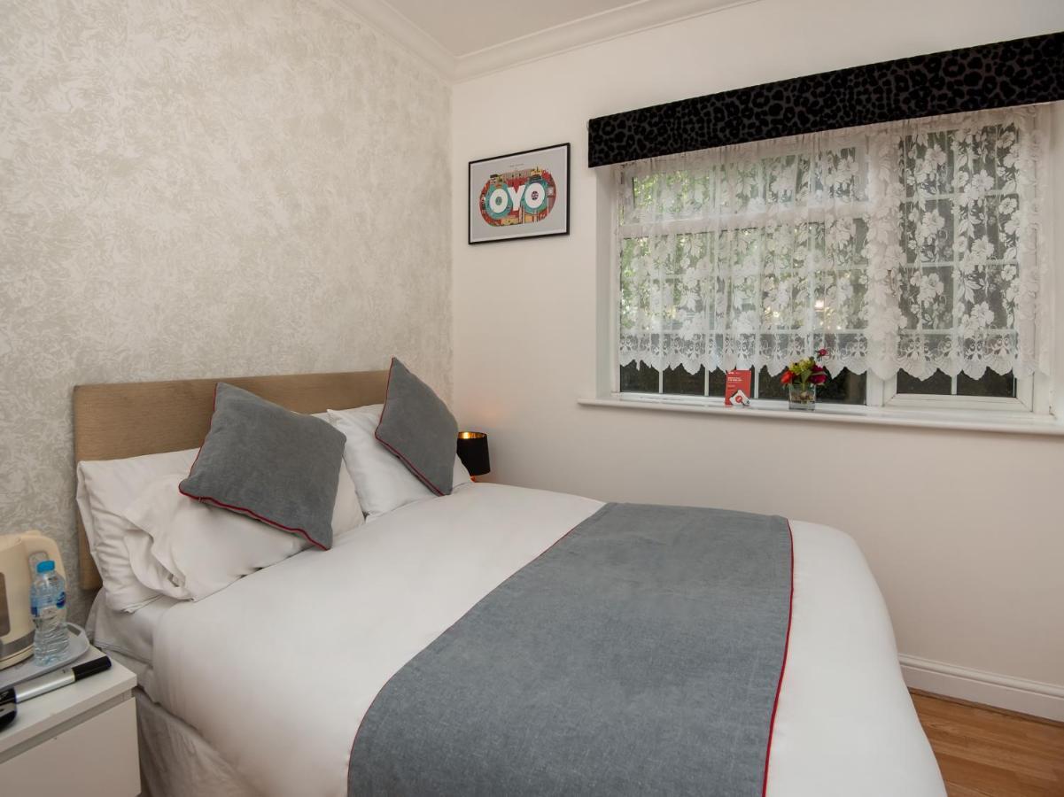 Oyo Vale Lodge Windsor Ngoại thất bức ảnh