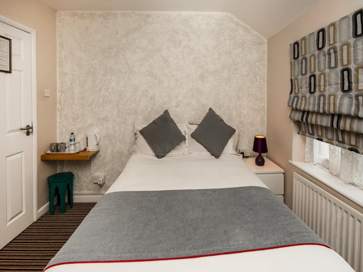 Oyo Vale Lodge Windsor Ngoại thất bức ảnh