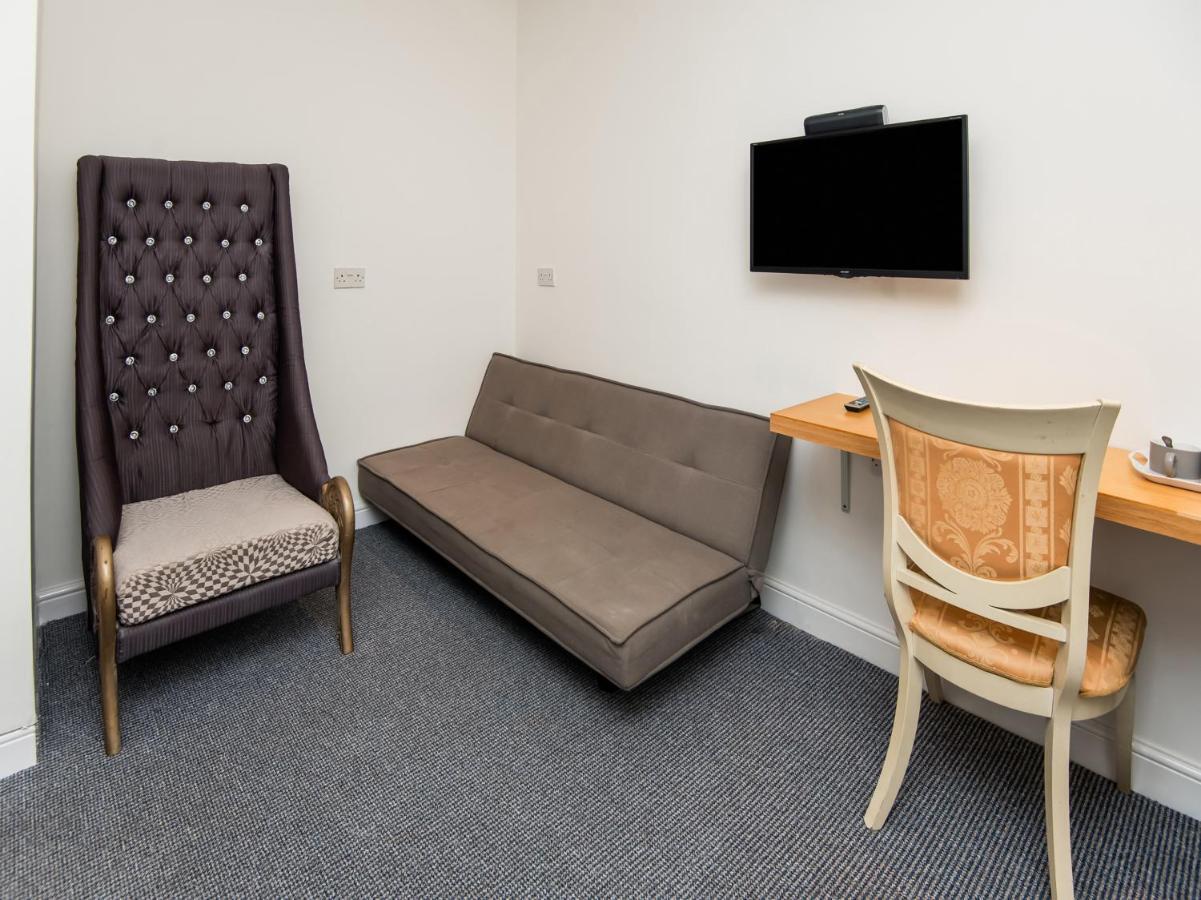 Oyo Vale Lodge Windsor Ngoại thất bức ảnh