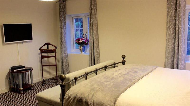 Oyo Vale Lodge Windsor Ngoại thất bức ảnh