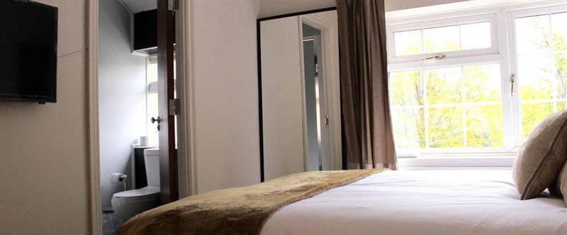 Oyo Vale Lodge Windsor Ngoại thất bức ảnh