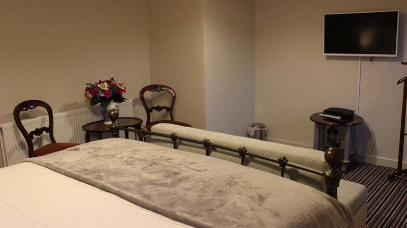 Oyo Vale Lodge Windsor Ngoại thất bức ảnh
